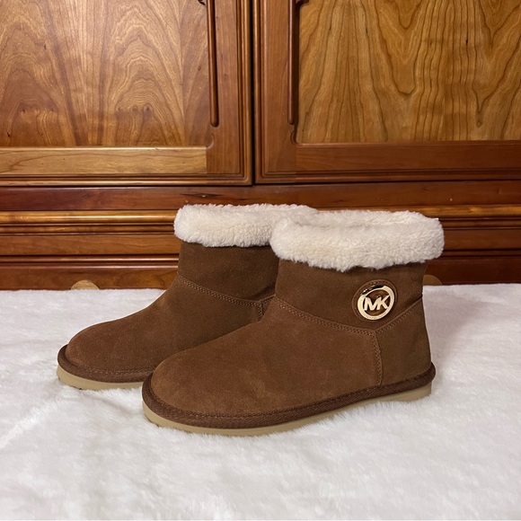 NWOB Michael Kors Brown Boots Size 7 M Signature MK Logo Leather Winter Fur Boot - Picture 4 of 11